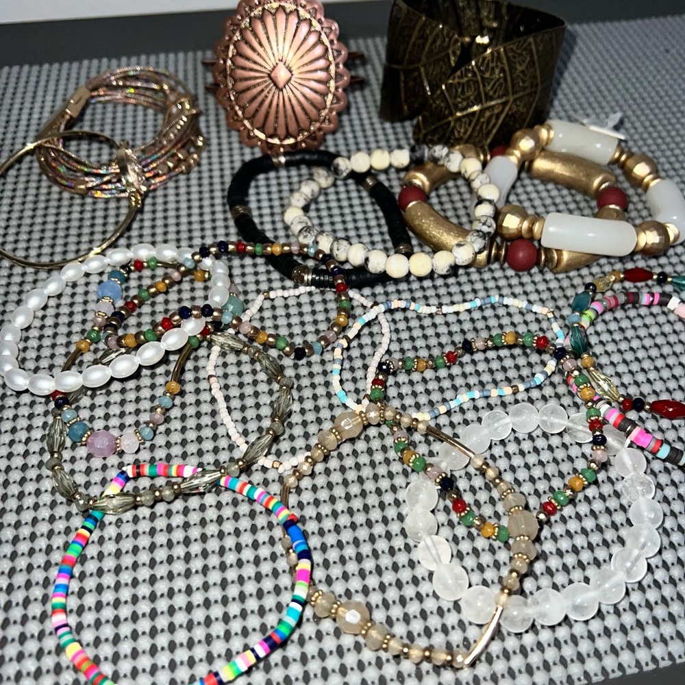 ‼️20 Bracelet Bundle ‼️ Beaded & Hinge Clasp Various Assortment